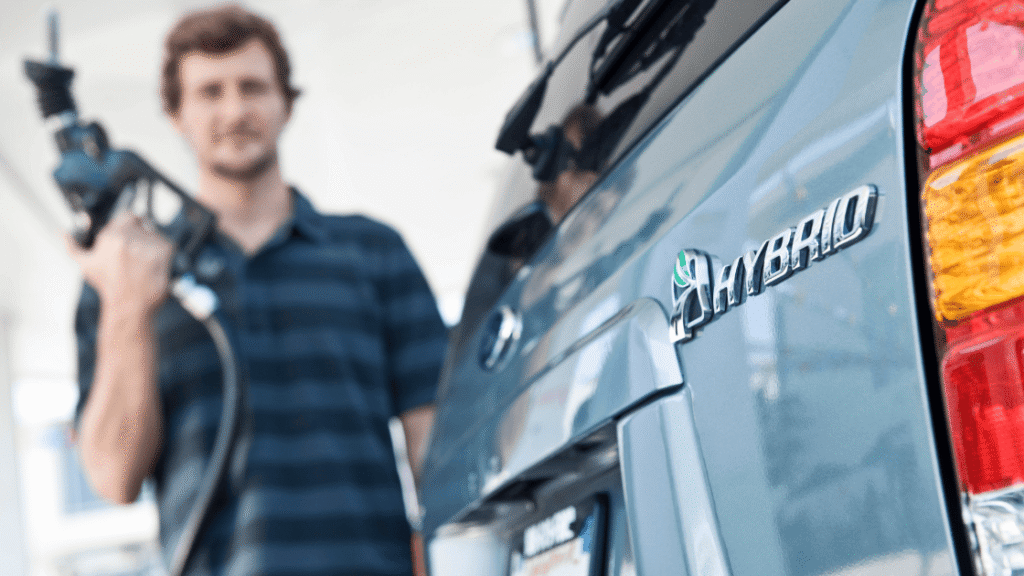 Hibrid autó otthoni töltése: mire figyelj, ha plug-in hibridet választasz?